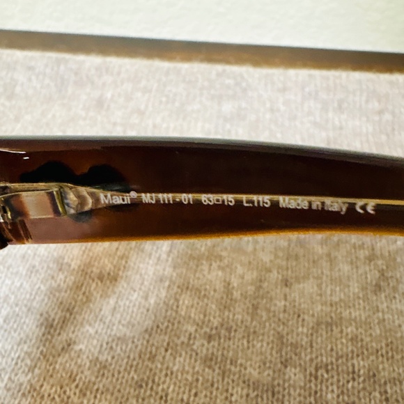 Maui Jim Palms MJ111 Polarized Sunglasses Black Wrap Frame w/ Case main image 7